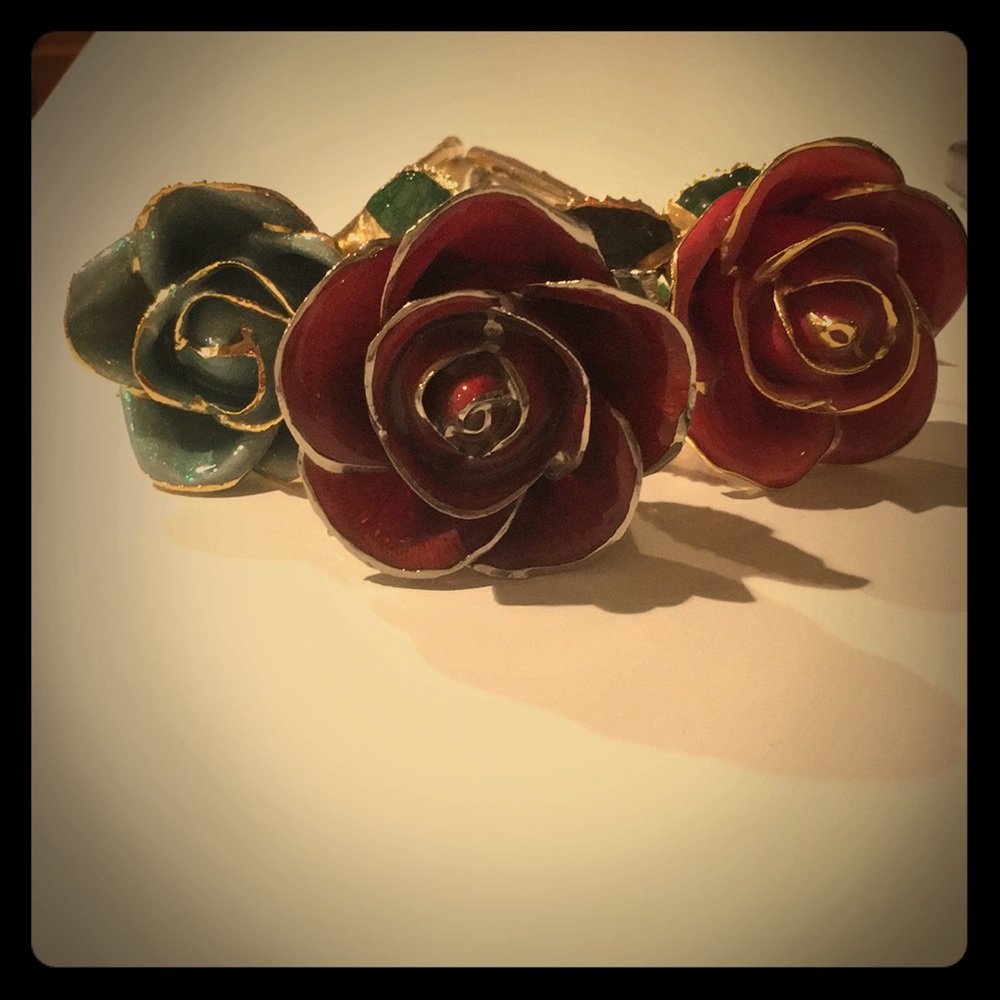 (2) 24kGold dipped roses & 1 platinum dipped rose